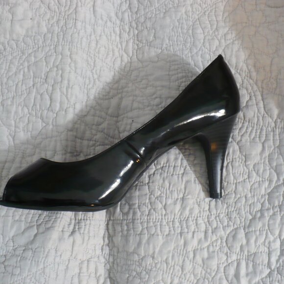 NEW WITHOUT BOX- Predictions Brand Black Patent Peep Toes w/ Stack Heels-SZ 13W - Picture 6 of 9